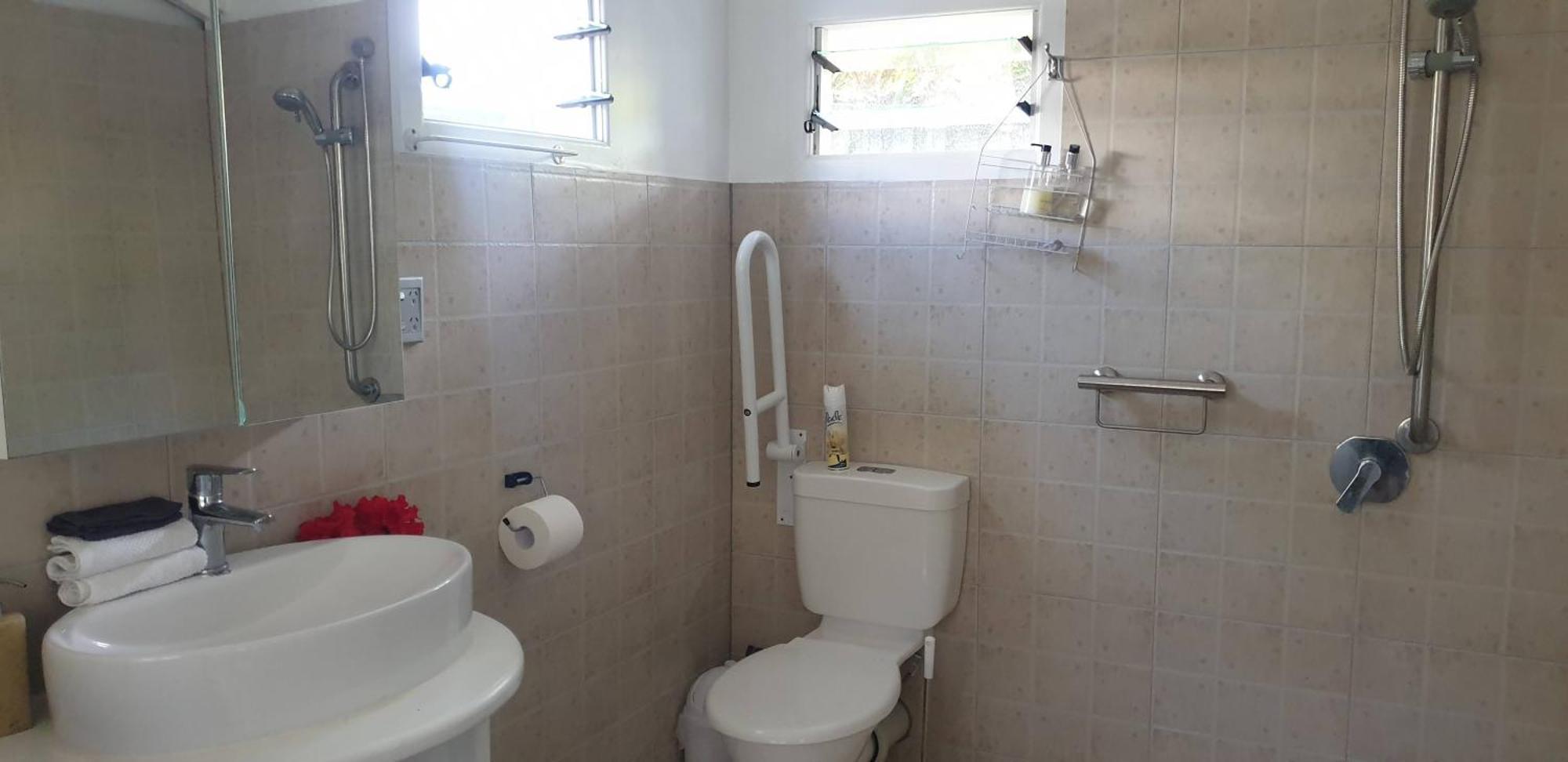 Are Tamareni 2Br Beach Cottage Or River Studio Avarua Room photo